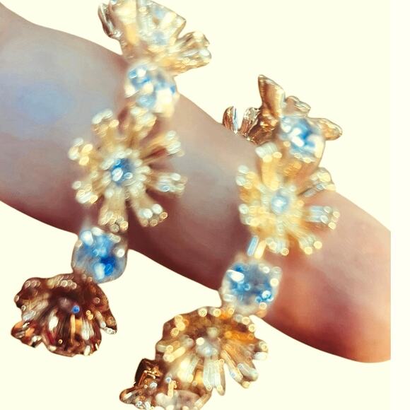 4 Pair of Dangle Fashion Earrings - Picture 3 of 5